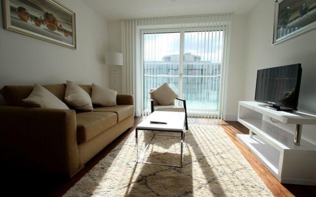 Lincoln Plaza One-Bedroom Apartments