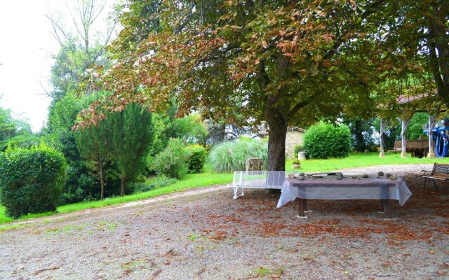 House With 3 Bedrooms in Vic-fezensac, With Wifi - 146 km From the Slo