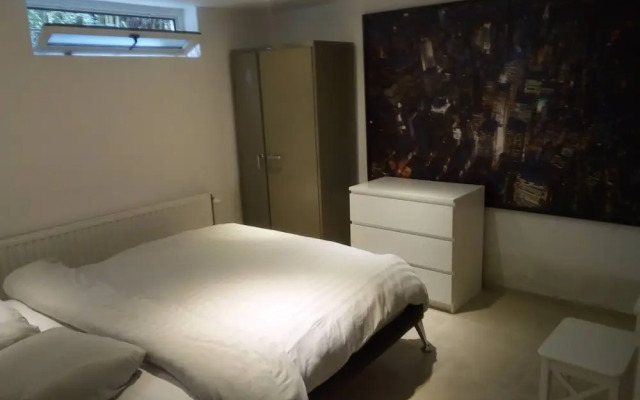 Relaxation in Waterloo, 2 Steps From the Center of Brussels
