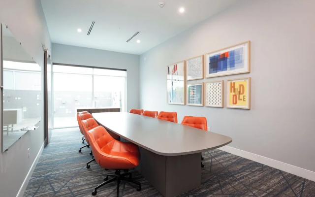 Holiday Inn Express & Suites Waco Downtown