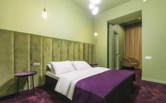 Отель HB Freeze Inn