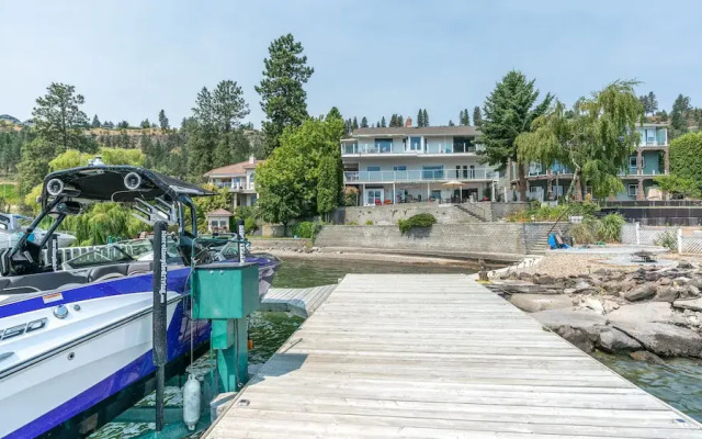 Multilevel Waterfront Suite With Boat Moorage