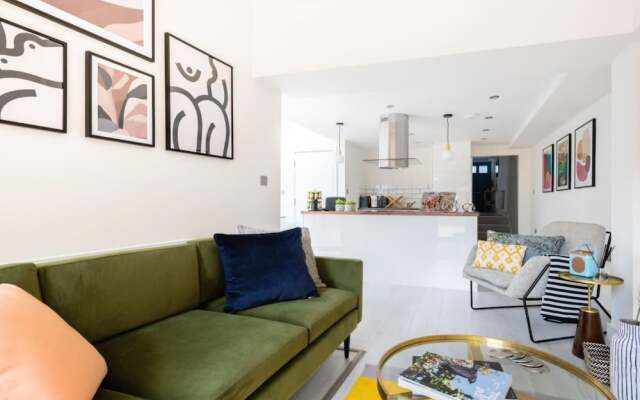 The Brixton Hill - Modern & Bright 2BDR Apartment with Garden