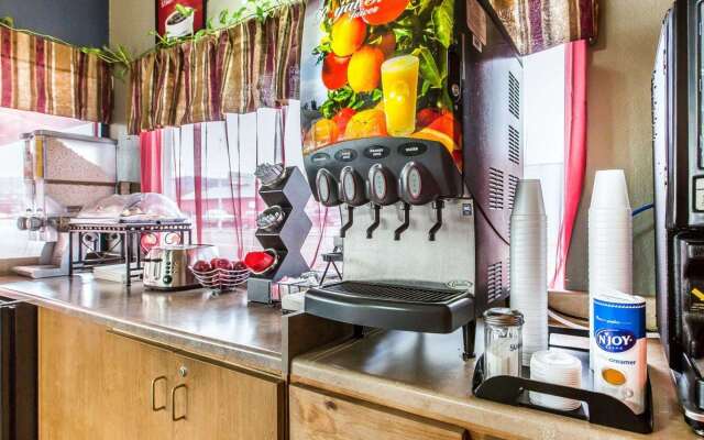 Econo Lodge Inn & Suites Yreka