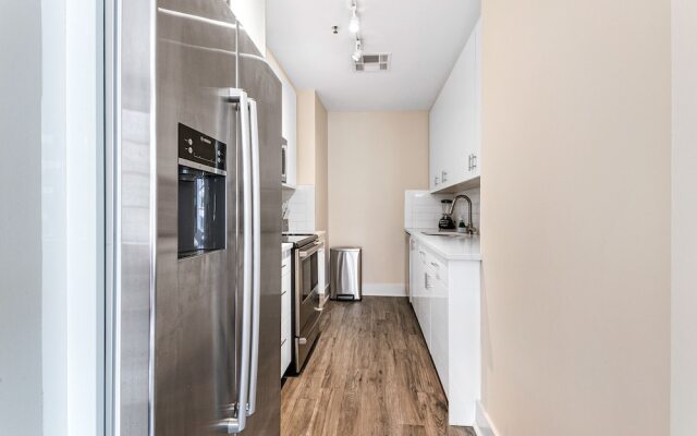 Elegant Studio Near French Quarter