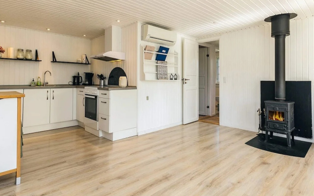 Cozy Summer House Near Ore Strand