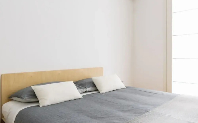 JOIVY Lovely 1-Bed W/Balcony & Parking