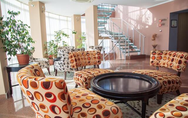Mandarin Hotel & Fitness Center