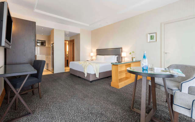 Oaks Gold Coast Hotel – Guest Rooms – Gold Coast