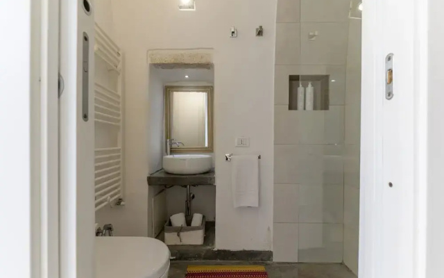 19 White Luxury Suite With Jacuzzi by Wonderful Italy