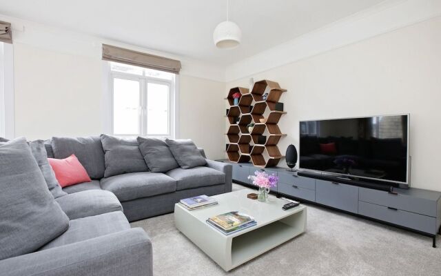 Quiet Historic Mews- Hyde Park