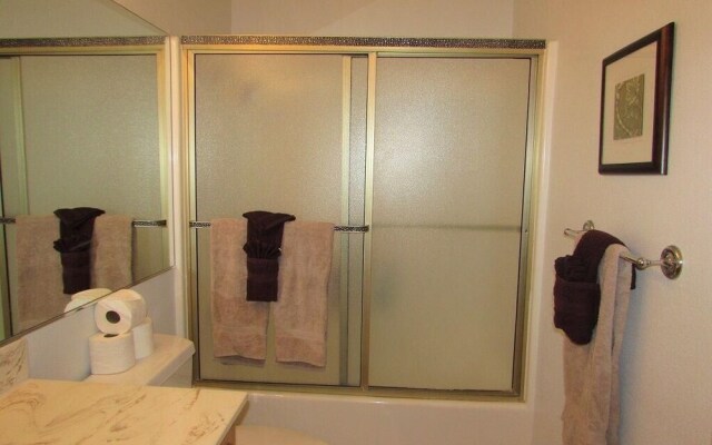 032 - Lakefront Village Escape