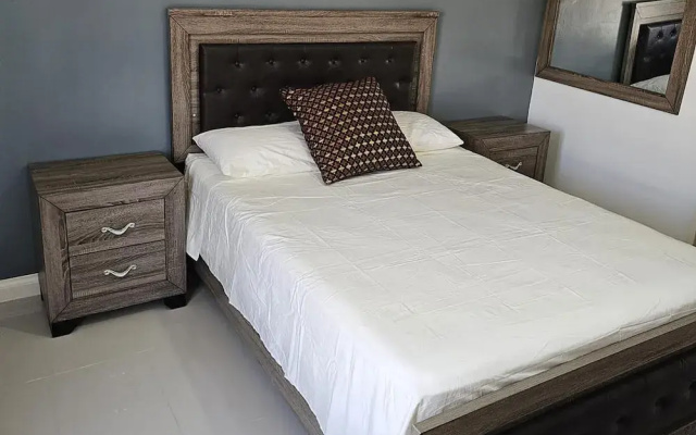 Apartment Sleeps 6 With Pool Access