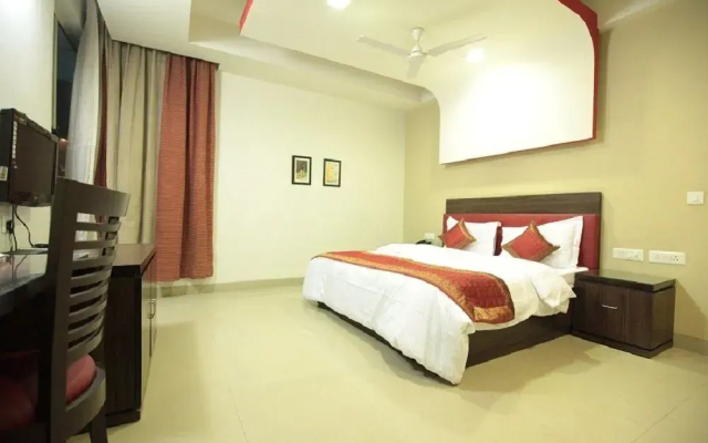 FabHotel Pine Tree