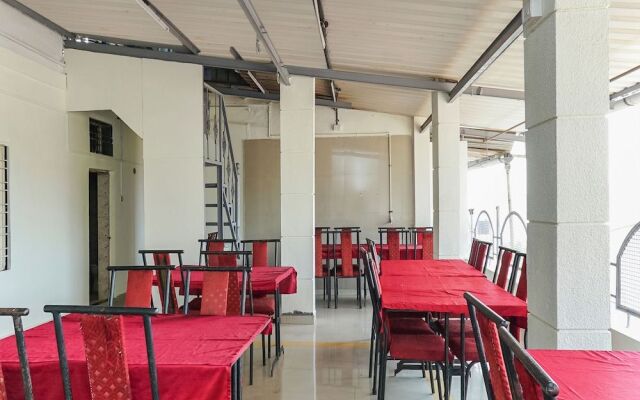 OYO 19677 Hotel Gurukrupa