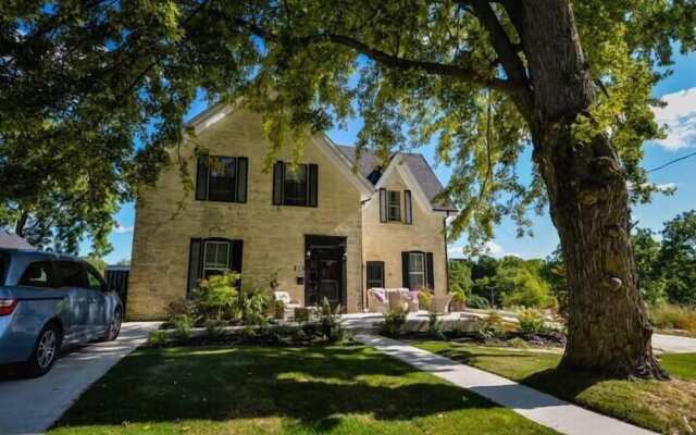 Stratford Suites - 66 Daly Ave