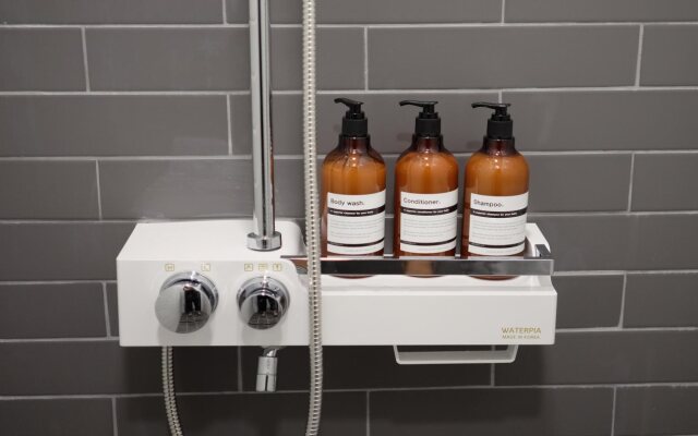 The Cube Hotel - Hostel