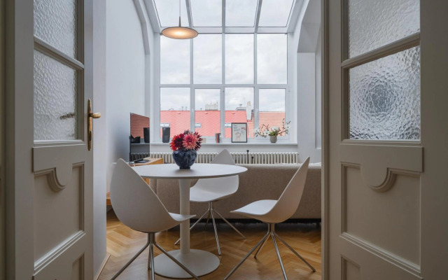 Sophisticated Apartment in Vinohrady by Prague Days