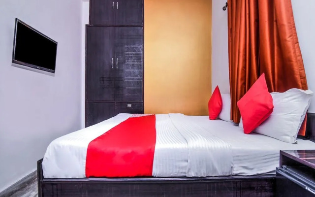 OYO 22321 Nitin Palace Guest House