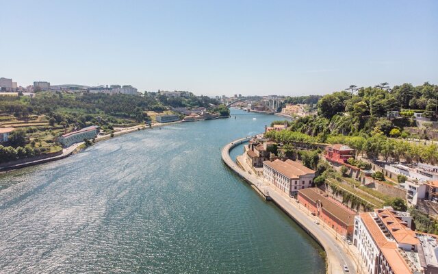 Miragaia Riverside Suites.