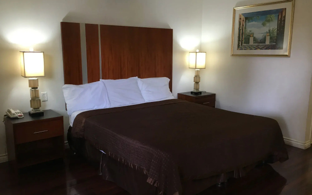 Riverside Inn & Suites