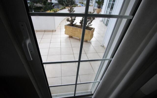 Miloi Rooms and Apartments