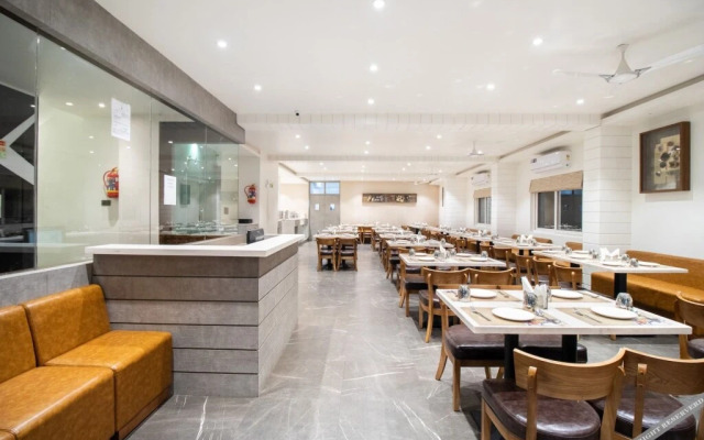 Clove Boutique by OYO Rooms