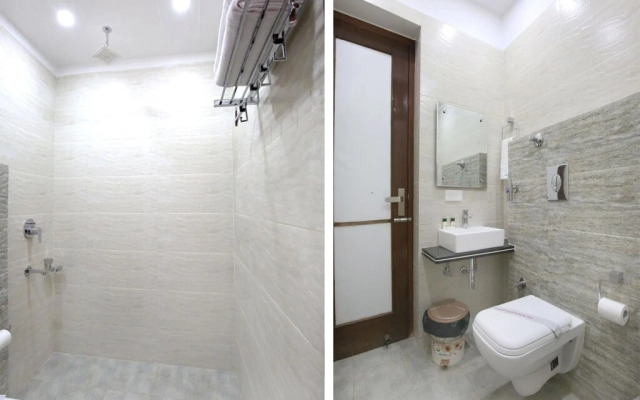 OYO 9420 Hotel Silver Palm