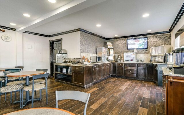 Quality Inn & Suites Dallas - Cityplace