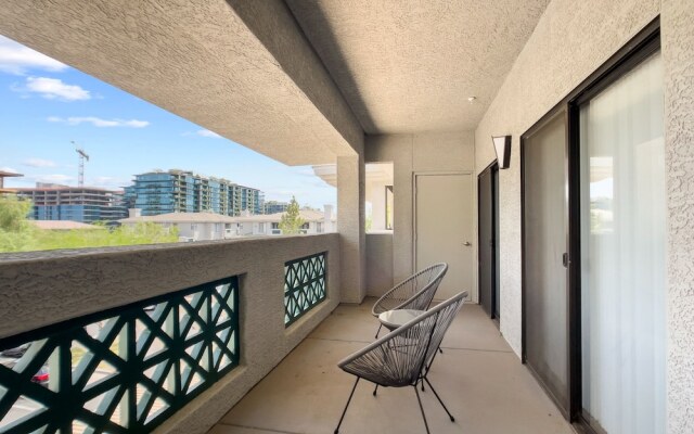 CozySuites at Kierland Commons
