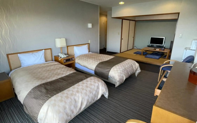 Wisterian Life Club Toba