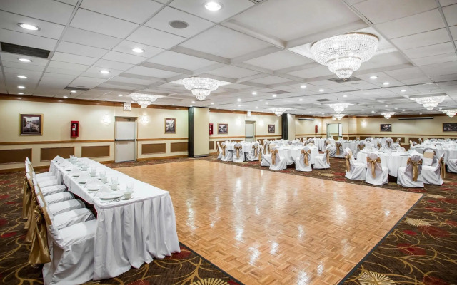 Holiday Inn Chicago  Midway Airport S by IHG