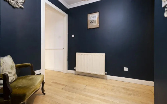 JOIVY Castle Hideaway