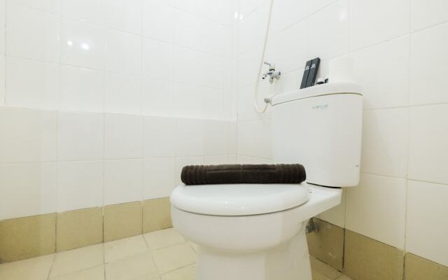 Simply Living 2BR at Bassura City Apartment