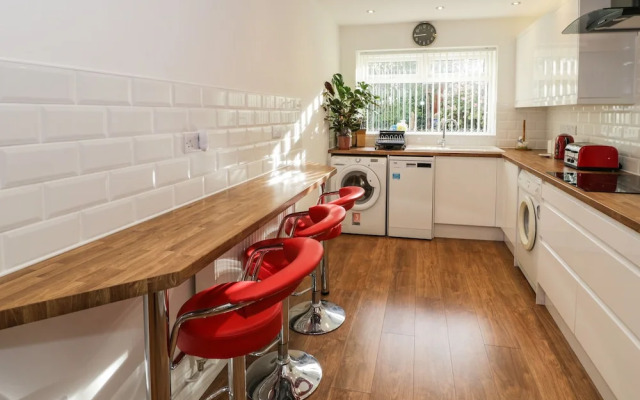 Top Of The Lane Luxury Holiday Apartment