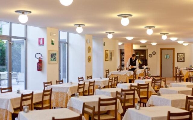 Idania Hotel