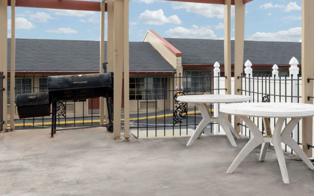 Knights Inn Fayetteville