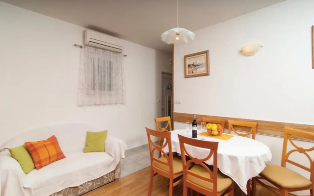 Amazing Home in Podstrana With Wifi and 2 Bedrooms