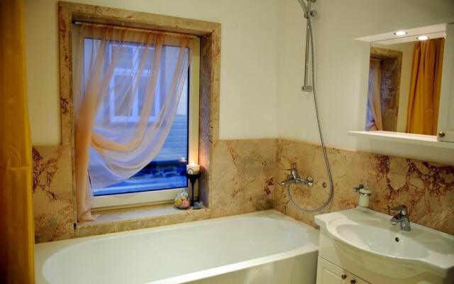 Embrace Guestrooms & Apartments