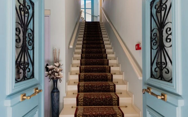 999 Luxury Hotel