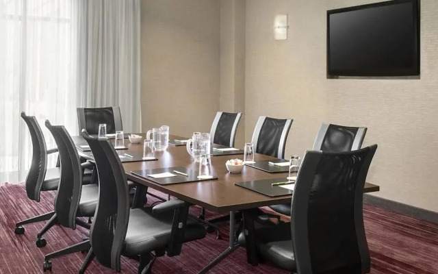 Courtyard Newark Elizabeth