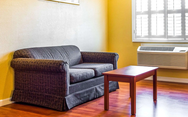 Rodeway Inn & Suites