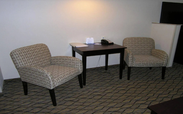 Holiday Inn Express & Suites Belle Vernon by IHG