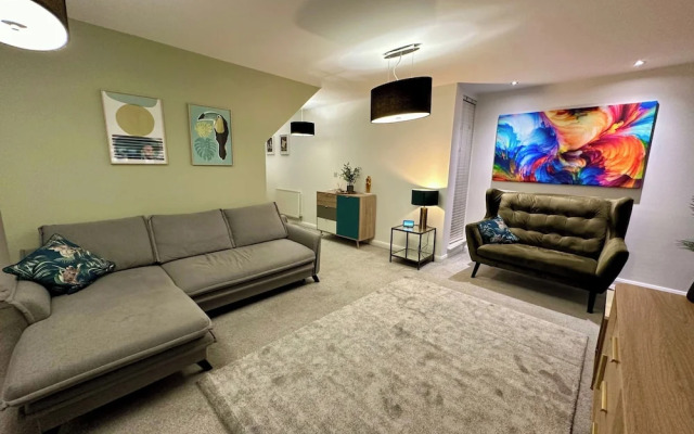 3 Bed-sleeps 6-garden-parking-pets