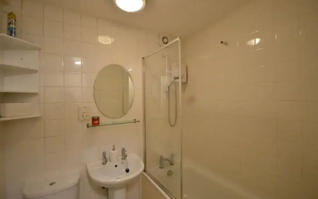 Central 1 Bedroom Stokes Croft Flat With Parking