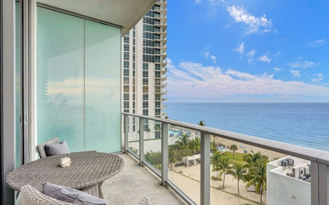 Beachfront 1 bedroom in a lux building