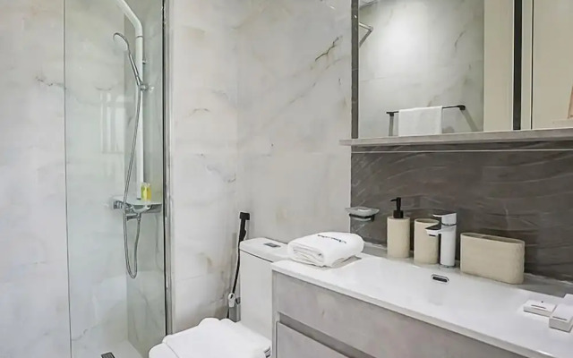 Spacious 1BR Apt in Pearlz by Danube