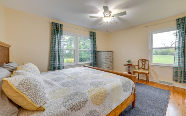 Riverfront Virginia Home - Dock, Fire Pit & Kayaks