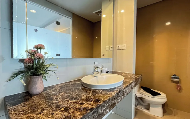 Spacious and Comfy Big Studio Apartment at Kemang Mansion