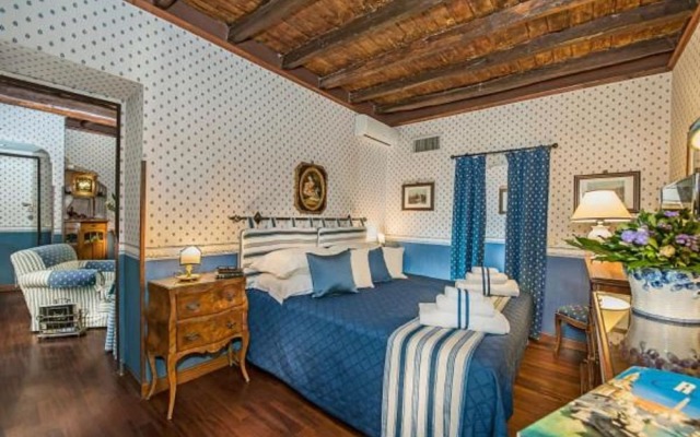 Spagna Blue Suites